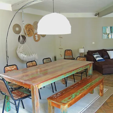 Villa Tiki *